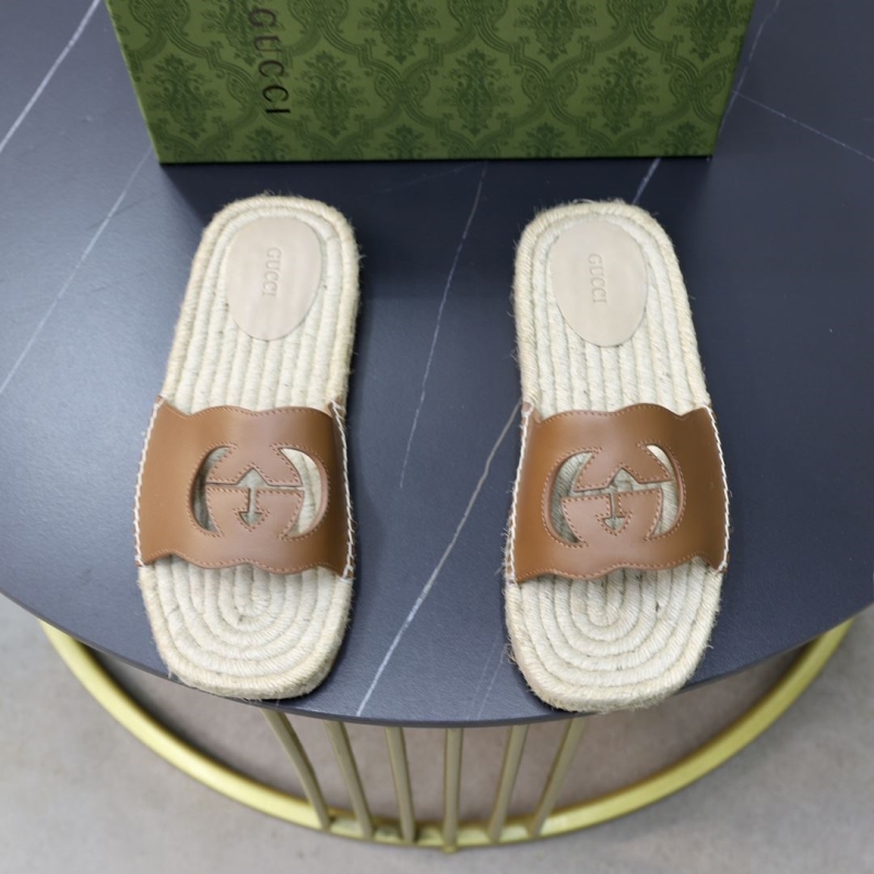 G*u*i slippers
